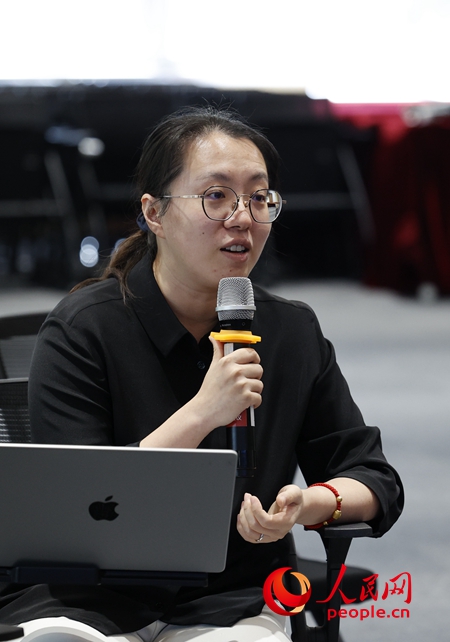 清华大学数字政府与治理研究院助理研究员钟珮点评。人民网鄂智超摄